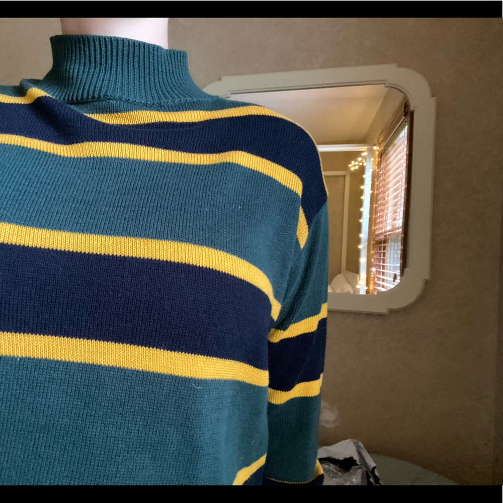 Brandy Melville sweater 🤍